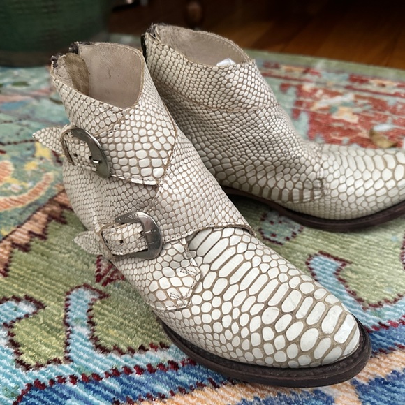 Freebird by Steven Saga Booties - Picture 4 of 5